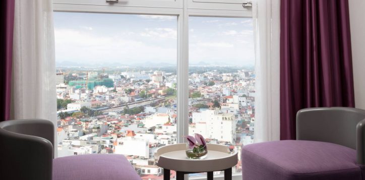 mercurehaiphong-9183_superior-privilage-2-chairs-with-a-view-2