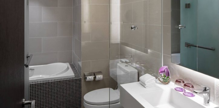 mercurehaiphong-9183_superior-privilege-bathroom-1-2-2